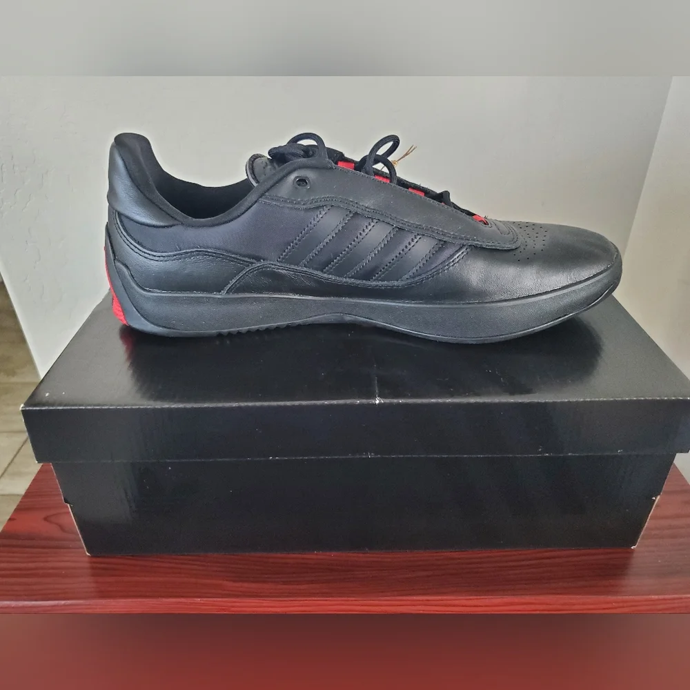 Adidas Shoe - Picture 10 of 14